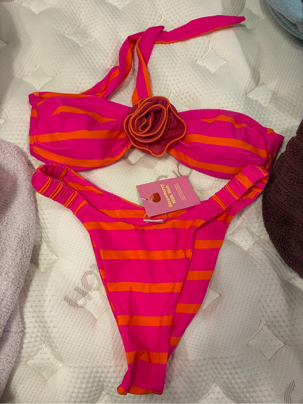 Strawberry milk mob bikini - Picture 2 of 2